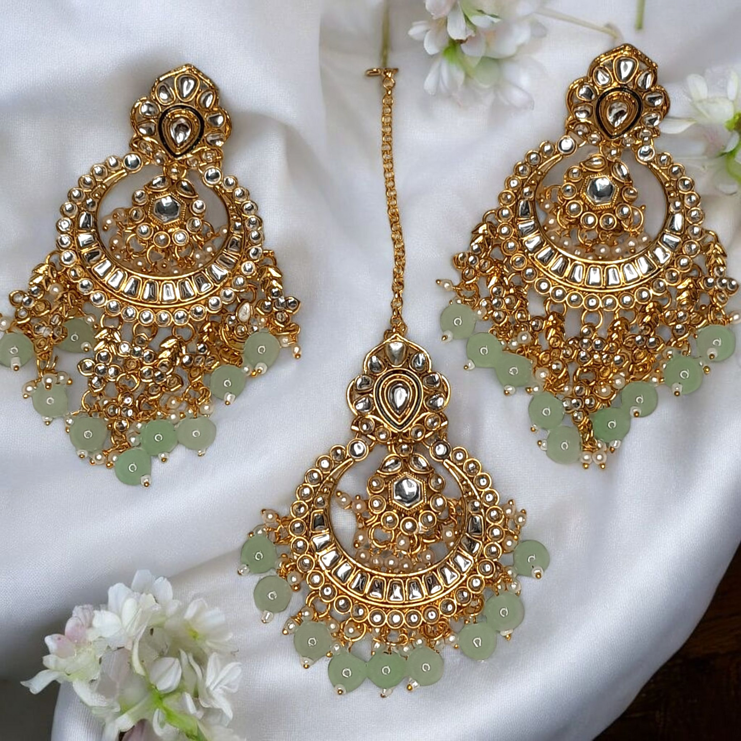 Heavy Kundan Earrings With Mangtikka Set