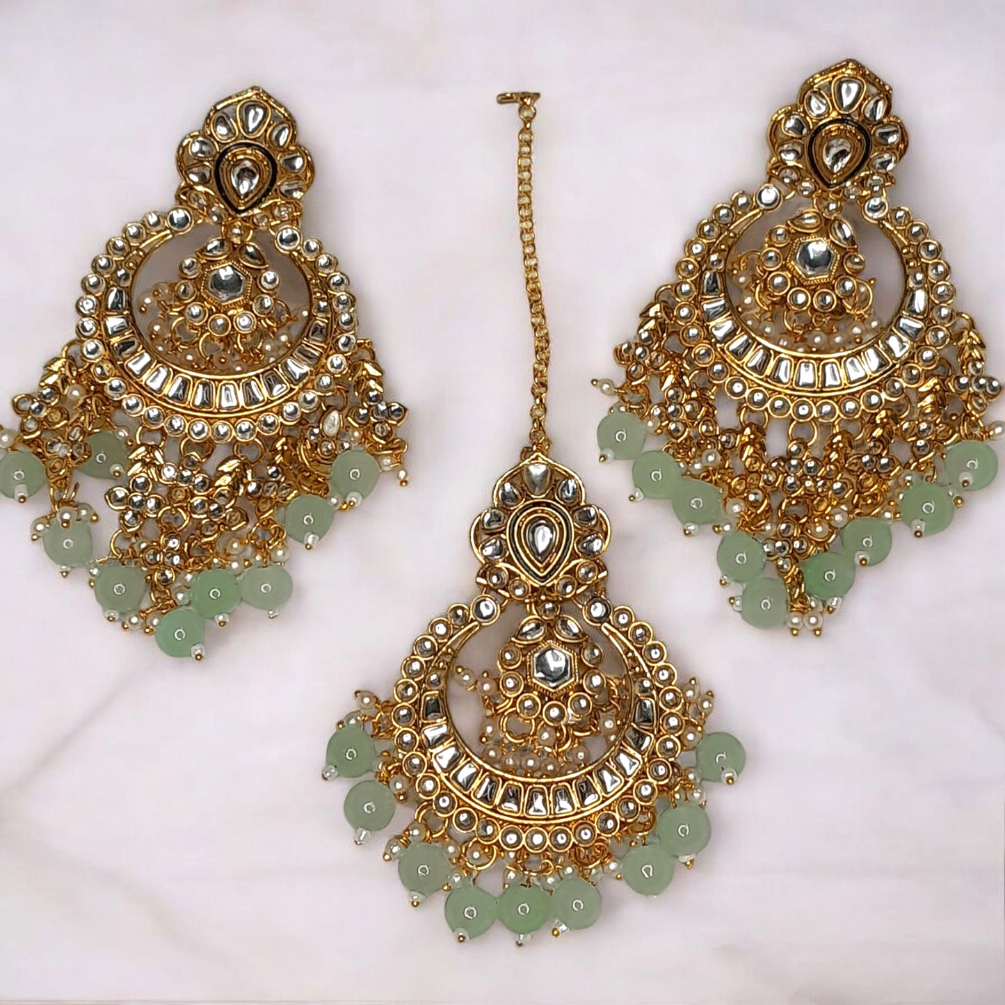 Heavy Kundan Earrings With Mangtikka Set